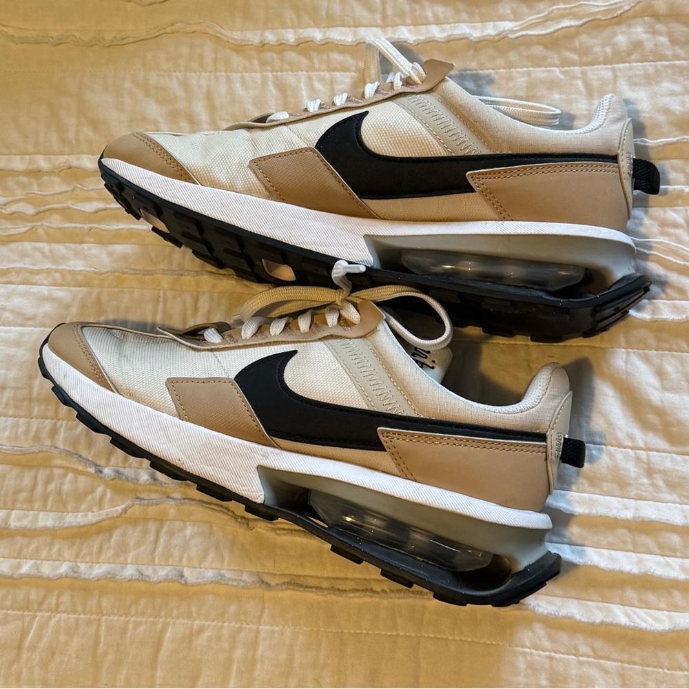 Women Nike shoes size 7.5